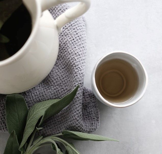 Eine Tasse Kräutertee
