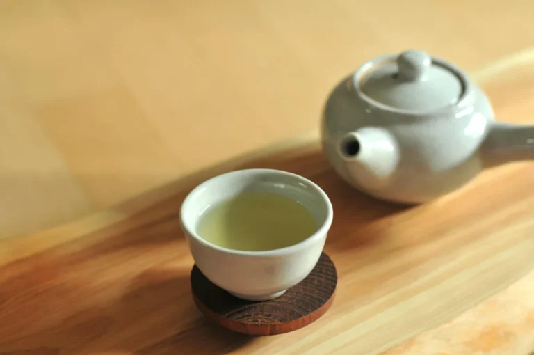 Eine Tasse Grüner Tee